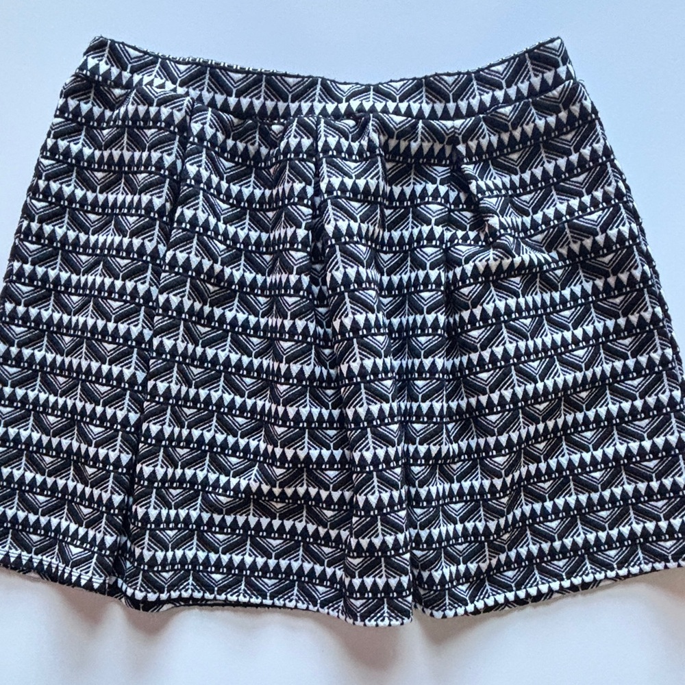 JOE B SKIRT - Picture 3 of 11